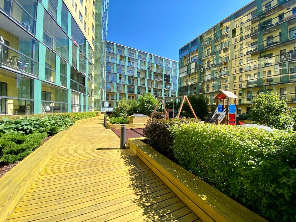Herní místnost nebo prostor pro děti v ubytování Charming City Centre Apartment - Spacious Balcony and Private Garden