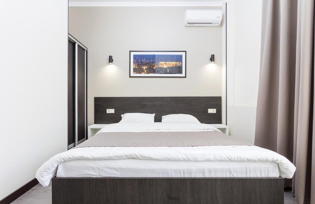 Khreshchatyk - Independence Square Apartments - Double Room With Balcony