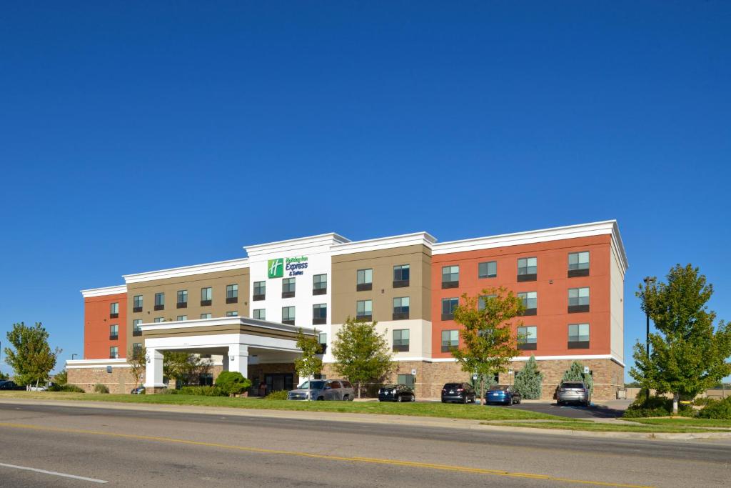 una representación de la parte delantera de un hotel en Holiday Inn Express & Suites Pueblo, an IHG Hotel, en Pueblo