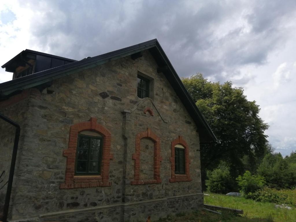 an old stone building with windows on the side of it at Steinhaus / Kamenny Dum in Zdíkov