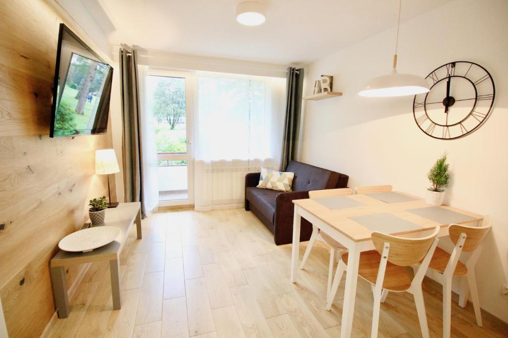Televízia a/alebo spoločenská miestnosť v ubytovaní Apartment BazaTatry Parkowy