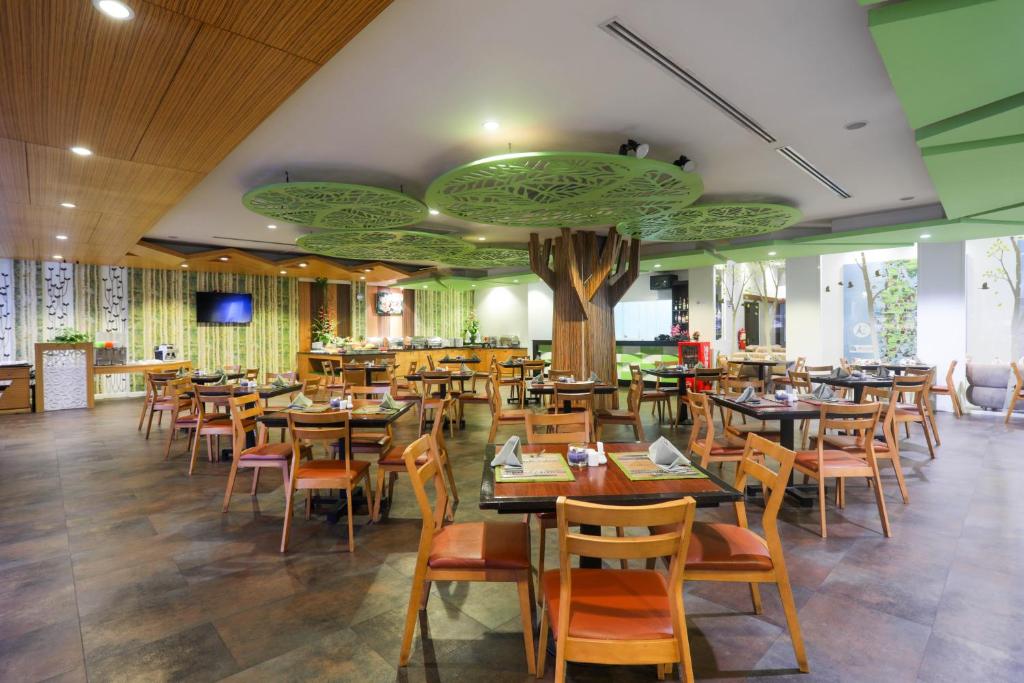 Restaurace v ubytování A2 Pool Resort - SHA Plus