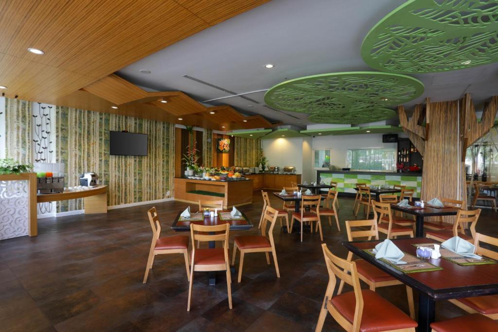 Restaurace v ubytování A2 Pool Resort - SHA Plus