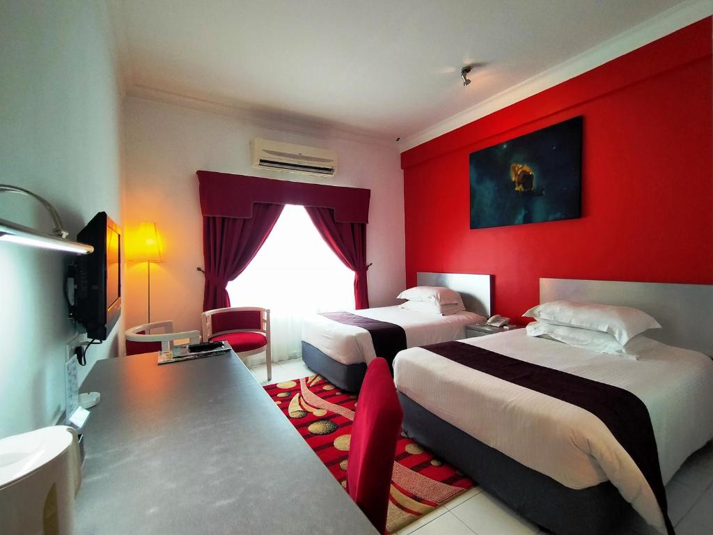 Postel nebo postele na pokoji v ubytování Klana Beach Resort Port Dickson