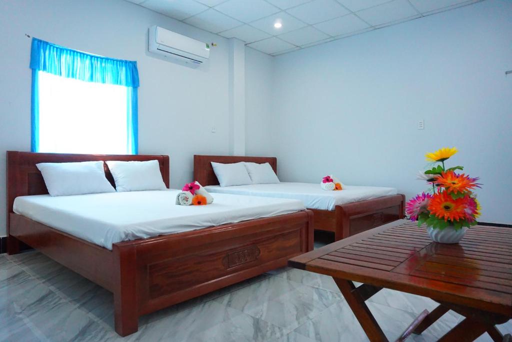 Giường trong phòng chung tại Cham Island Homestay Lau Thu