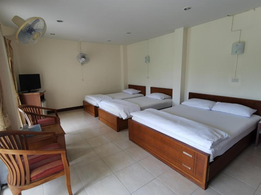 Postel nebo postele na pokoji v ubytování Subhamitra Hotel Hua Hin-SHA Certified