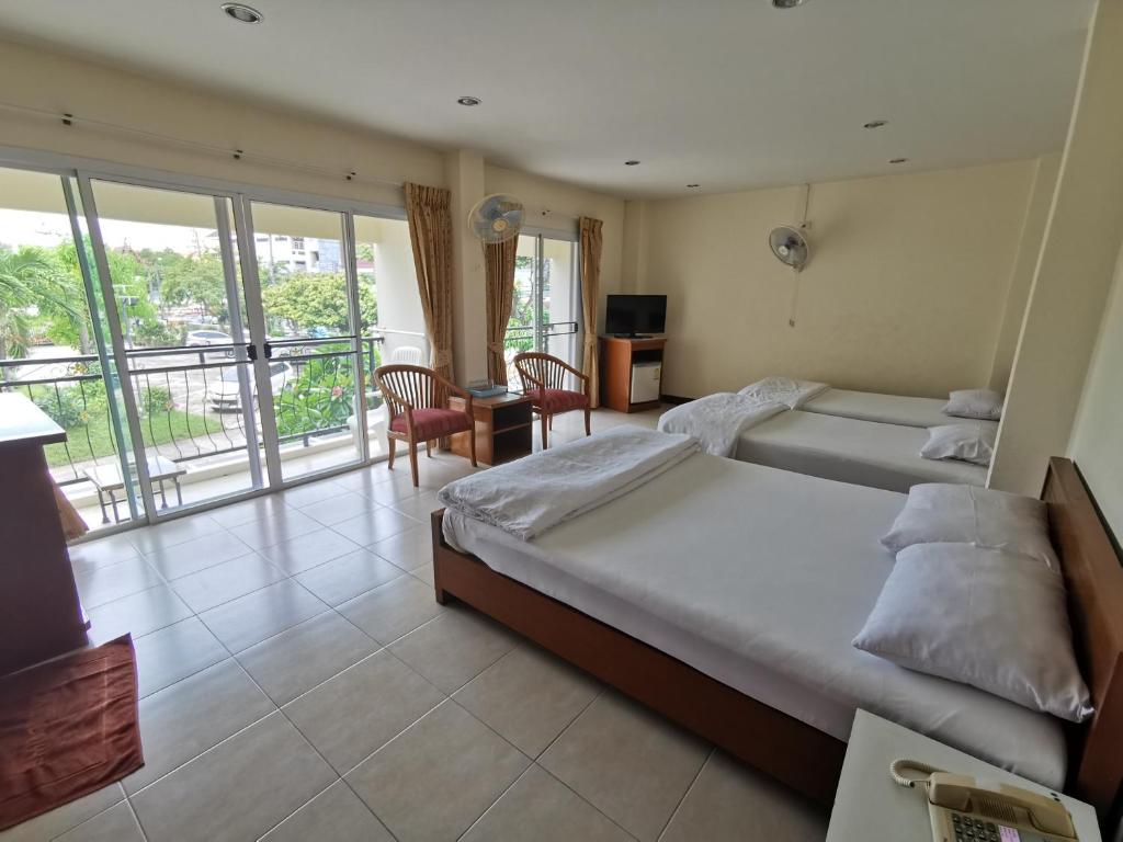 Postel nebo postele na pokoji v ubytování Subhamitra Hotel Hua Hin-SHA Certified