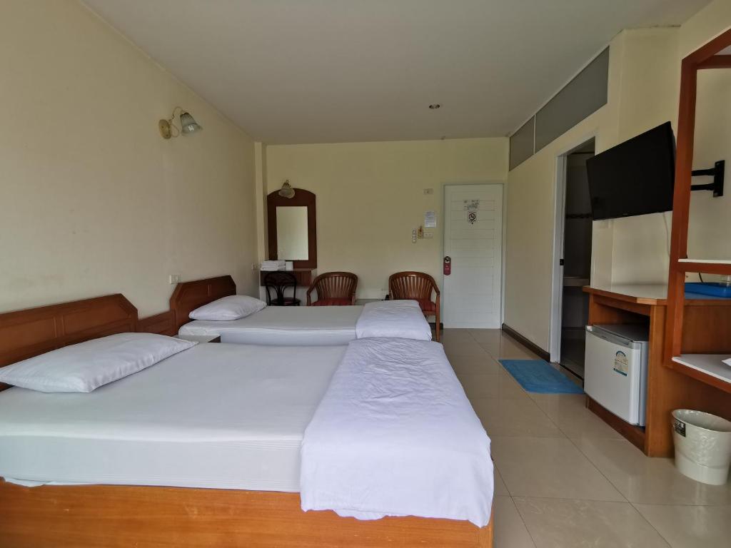 Postel nebo postele na pokoji v ubytování Subhamitra Hotel Hua Hin-SHA Certified