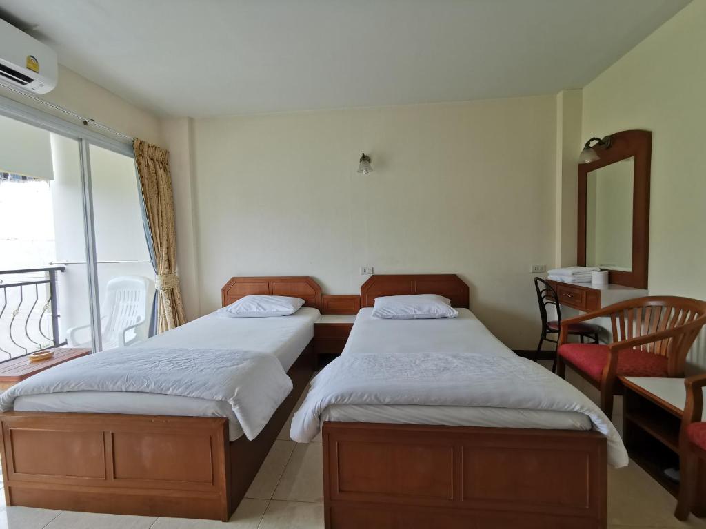 Postel nebo postele na pokoji v ubytování Subhamitra Hotel Hua Hin-SHA Certified