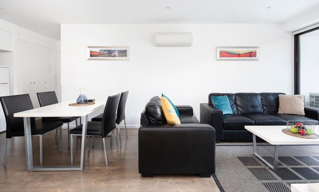 RNR Serviced Apartments North Melbourne - Apartamento De Dos Dormitorios Con Balcón