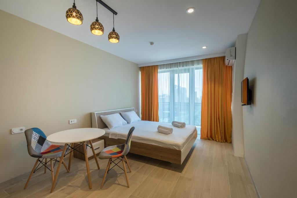 Postel nebo postele na pokoji v ubytování Orbi Beach Tower Hotel Official