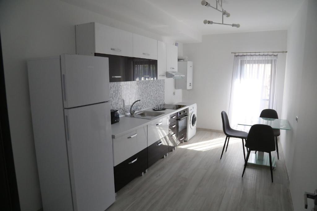 Kuchyň nebo kuchyňský kout v ubytování Ansamblul rezidential Phoenix