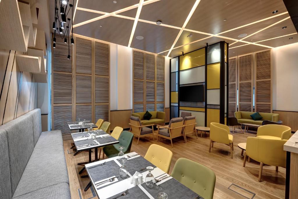 Posezení v ubytování URBAN Al Khoory Hotel