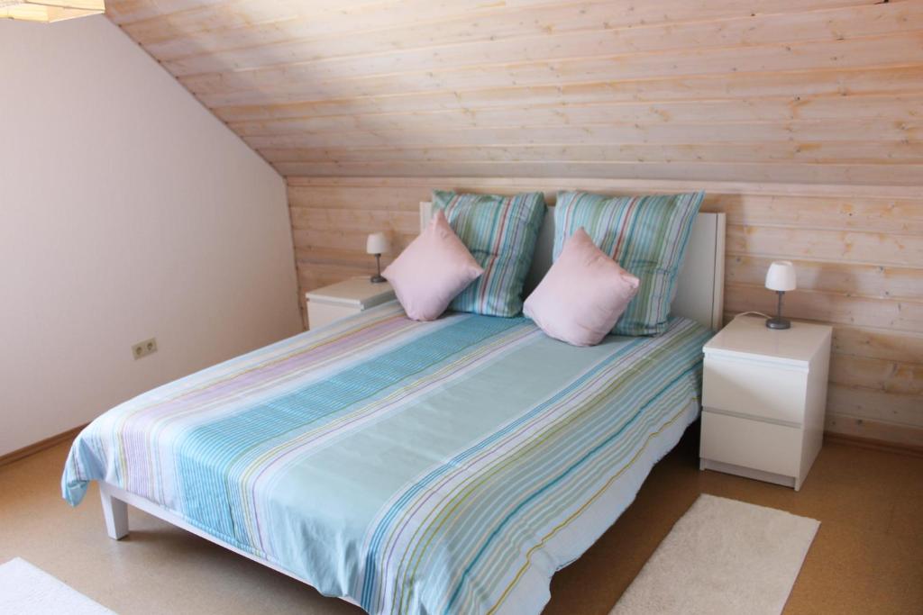 Ένα ή περισσότερα κρεβάτια σε δωμάτιο στο Ferienwohnung Deichblick