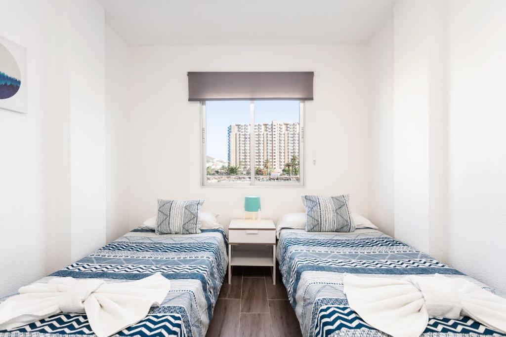 Postel nebo postele na pokoji v ubytování Home2Book Beautiful Apart Los Cristianos Pool Wifi
