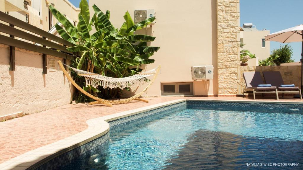 Bazén v ubytování Alexandra SeaSide Villas nebo v jeho okolí