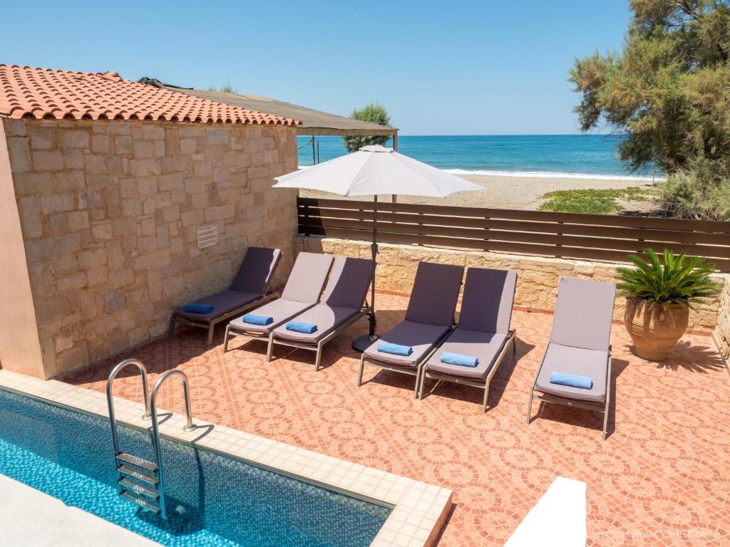 Bazén v ubytování Alexandra SeaSide Villas nebo v jeho okolí