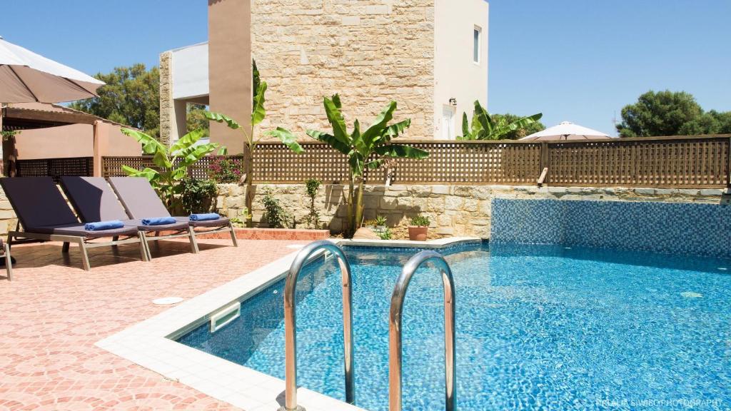 Bazén v ubytování Alexandra SeaSide Villas nebo v jeho okolí