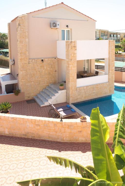 Bazén v ubytování Alexandra SeaSide Villas nebo v jeho okolí