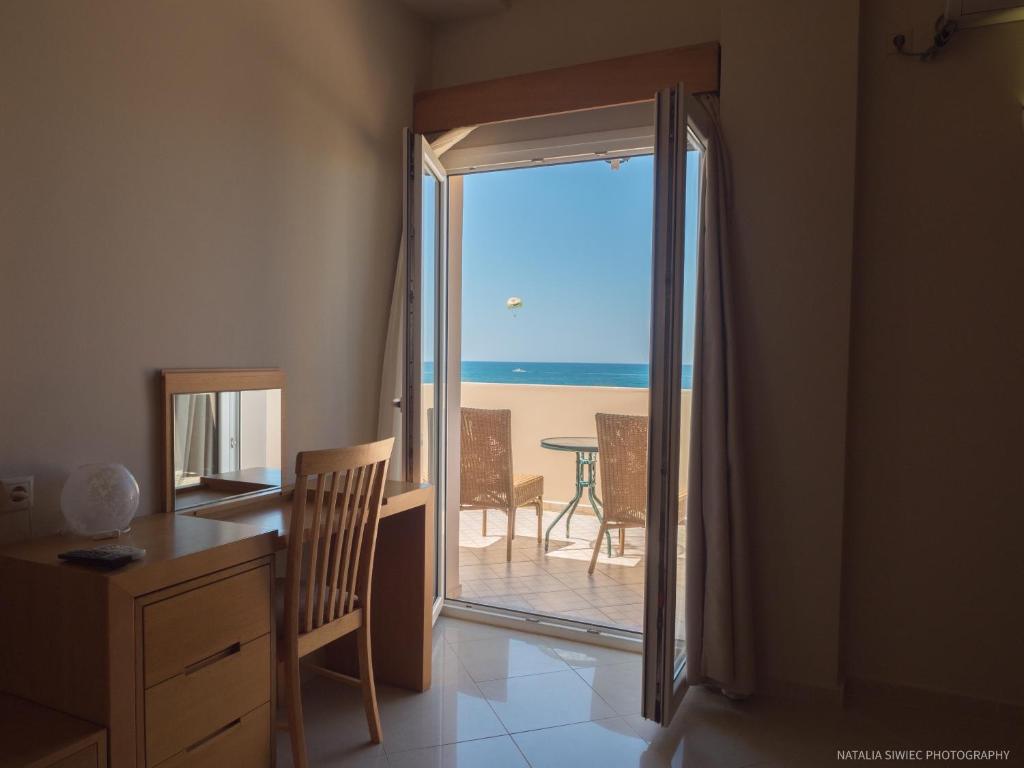 Nespecifikovaný výhled na moře nebo výhled na moře při pohledu z aparthotelu
