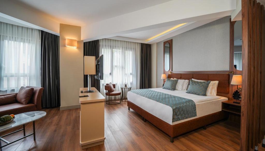 Postel nebo postele na pokoji v ubytování Grand Sirkeci Hotel