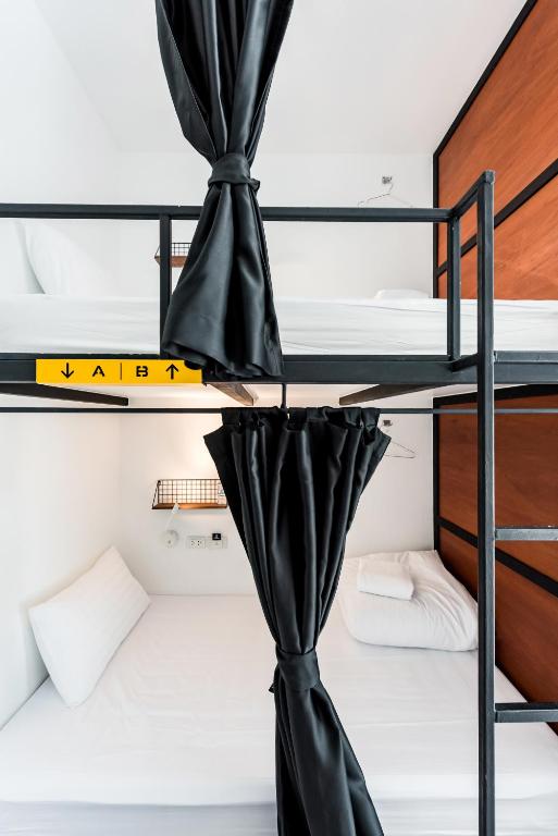 Book a Bed Poshtel - SHA Plus - 4床の女性の寮の部屋のベッド