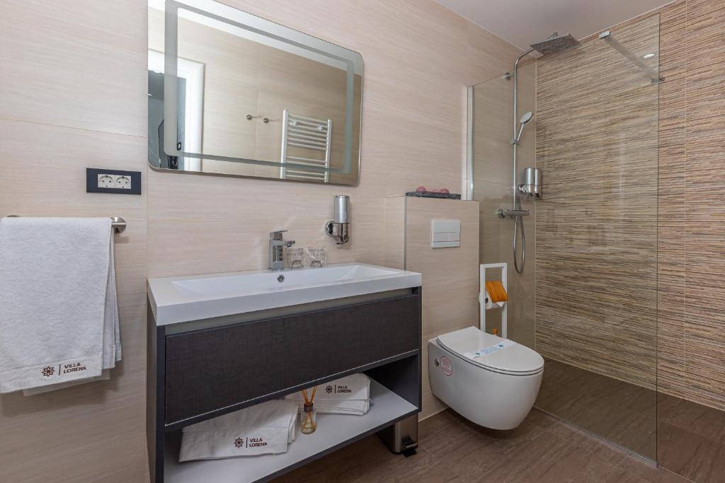 Koupelna v ubytování Luxury Villa Lorena with heated pool, jacuzzi,sauna and seaview