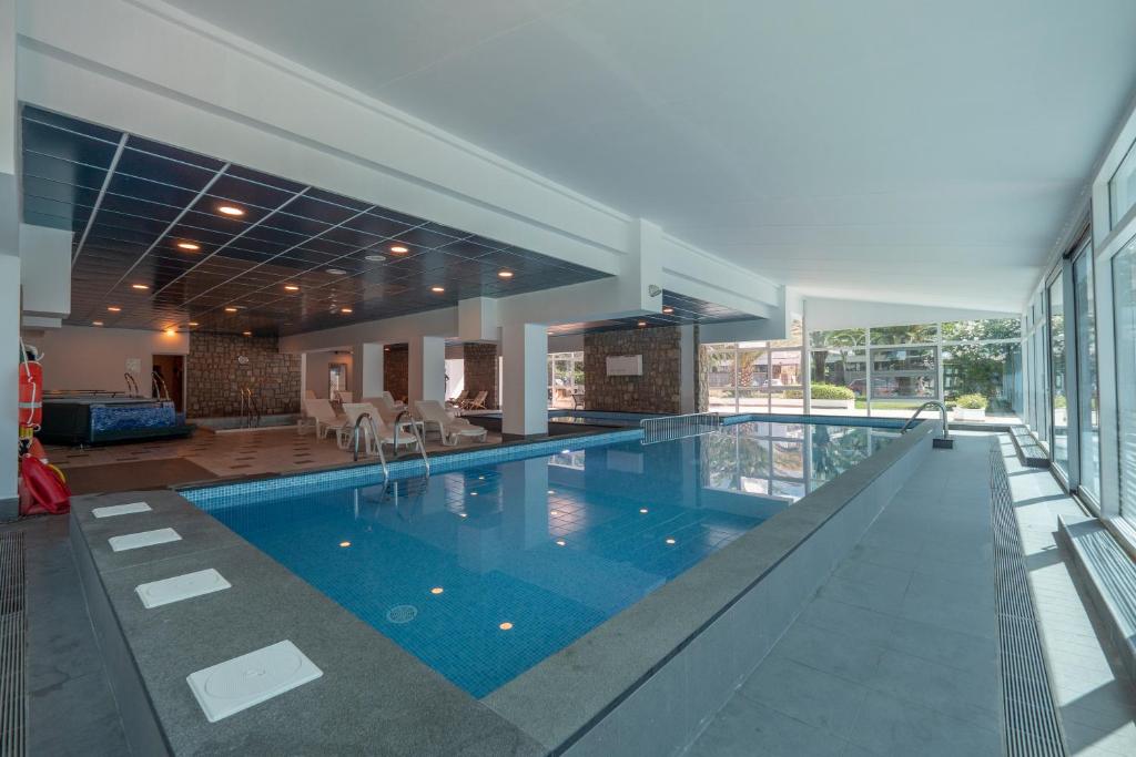 Bazén v ubytování Hotel Montenegro nebo v jeho okolí