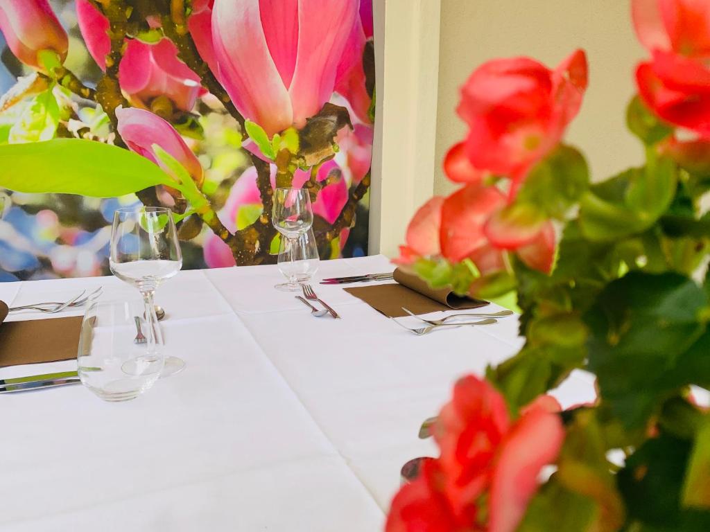Restaurace v ubytování ZU DEN LINDEN - RADEBEUL Pension mit Restaurant
