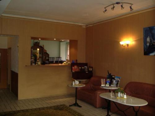 ドルトムントにあるGT Hotelのリビングルーム(ソファ、テーブル付)