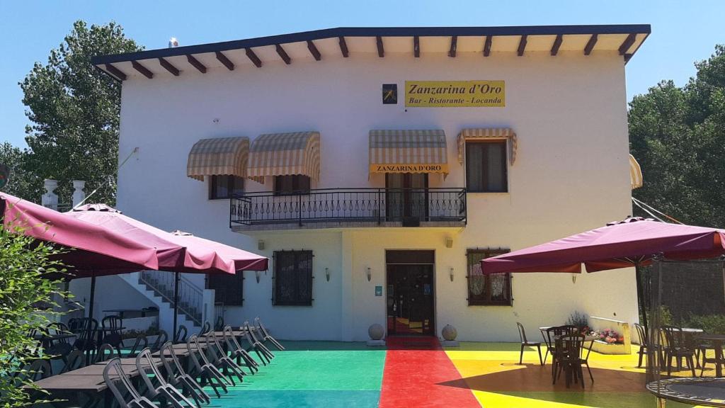 Zdjęcie z galerii obiektu Hotel-Locanda ZANZARINA D'ORO nel PARCO OGLIO SUD w mieście Calvatone