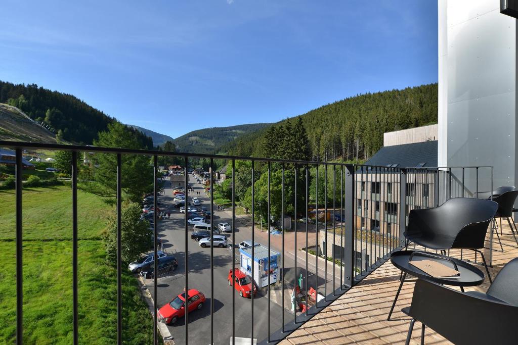 Nespecifikovaný výhled na hory nebo výhled na hory při pohledu z hotelu