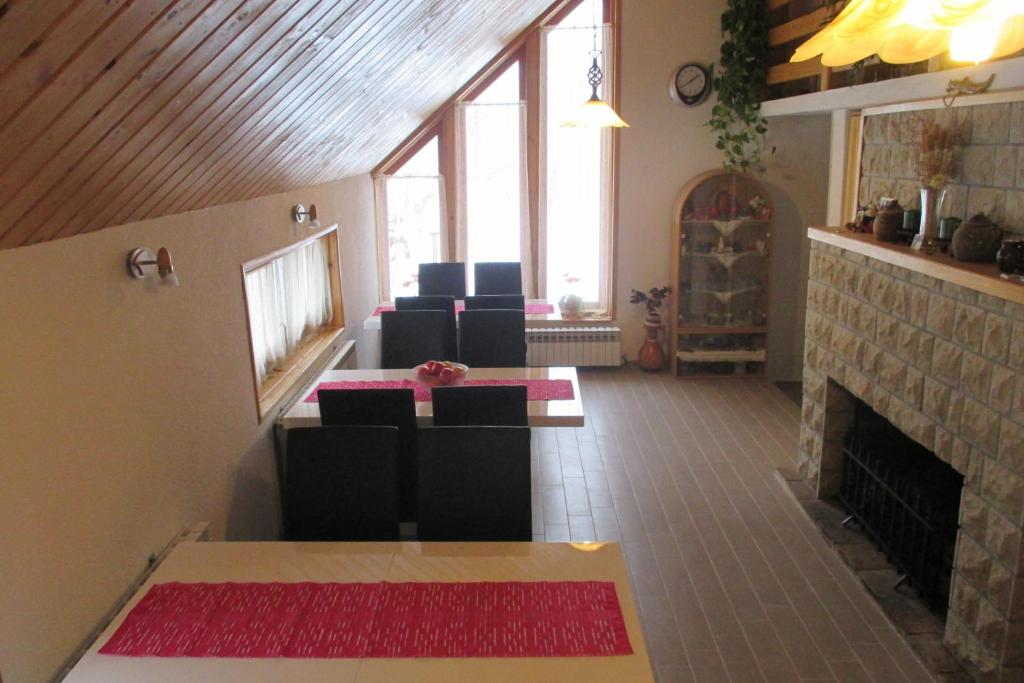 Posedenie v ubytovaní House Samardzic