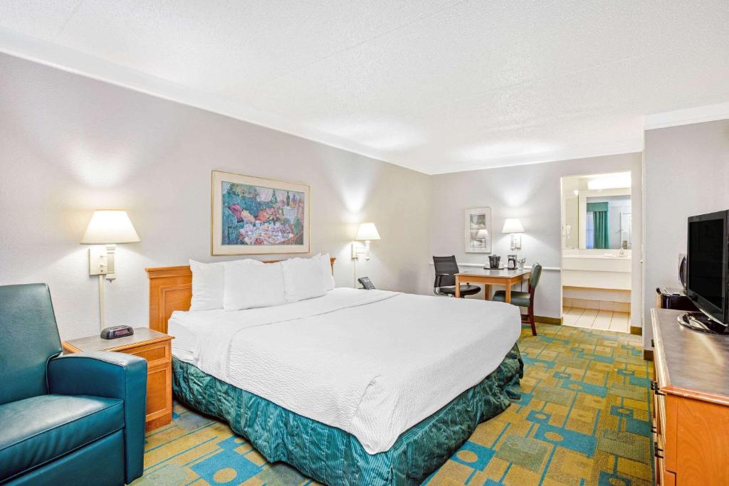 La Quinta Inn by Wyndham El Paso Cielo Vista - Deluxe King Room