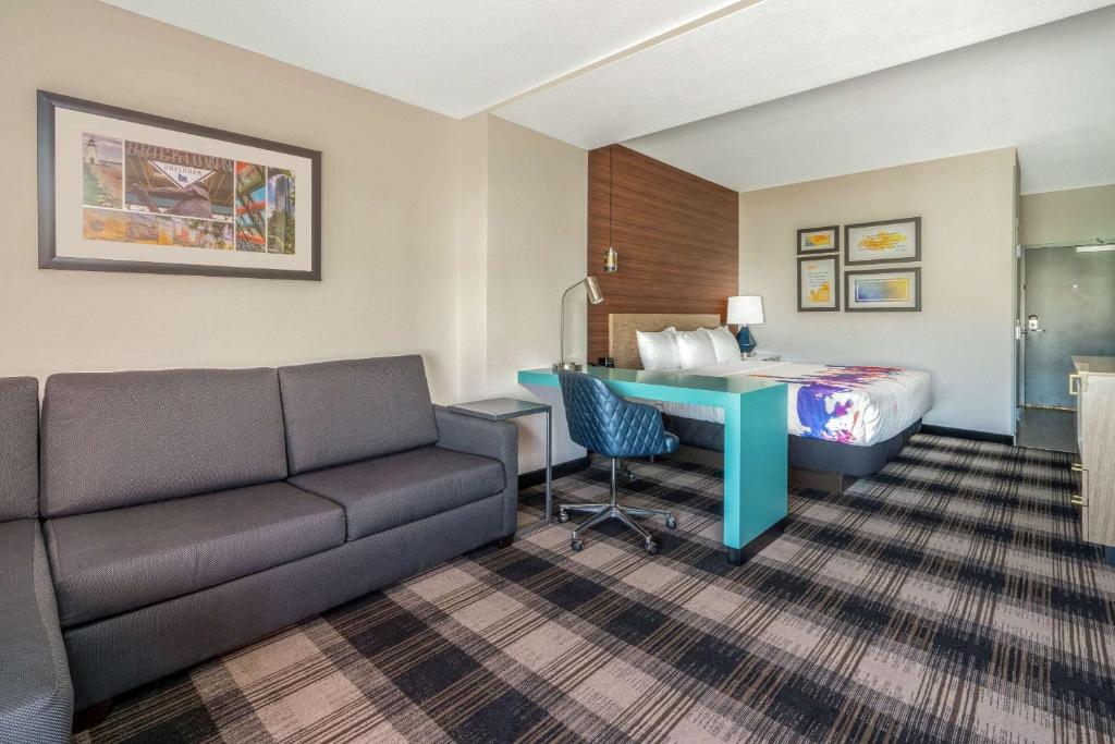 La Quinta by Wyndham Oklahoma City Airport photo