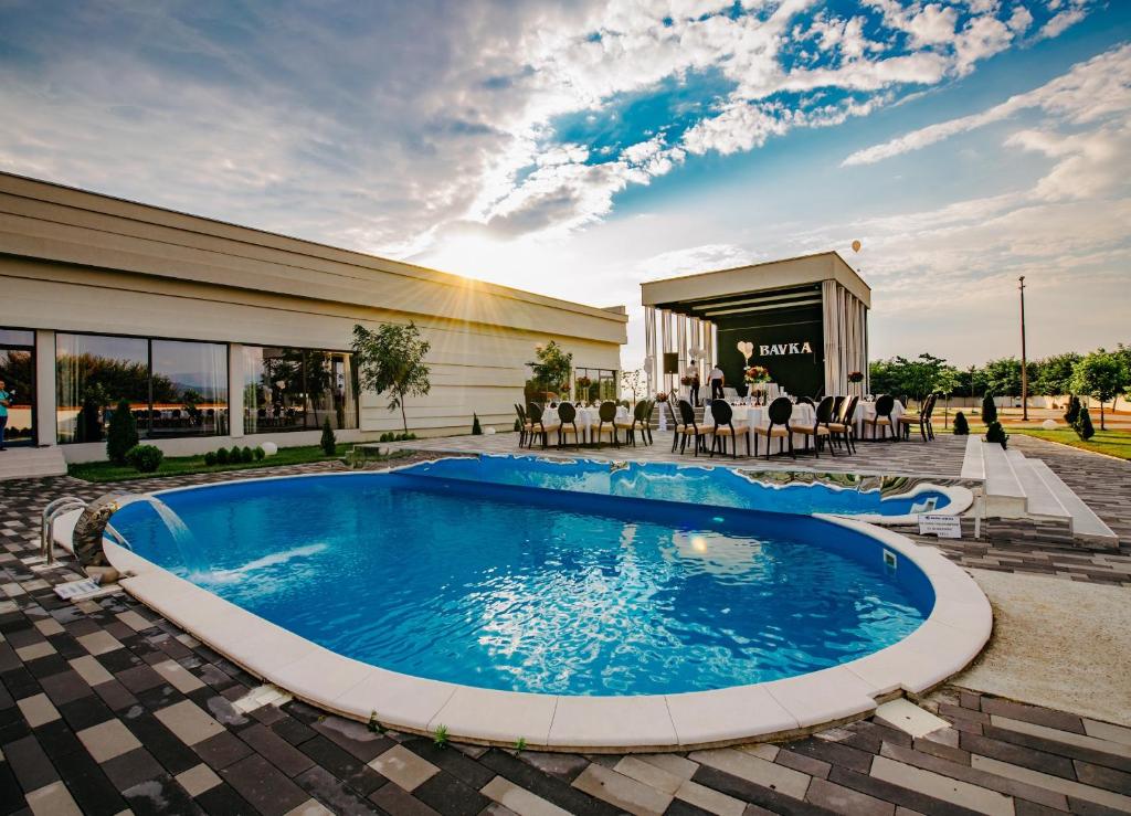 Bazén v ubytování Hotel Bavka nebo v jeho okolí