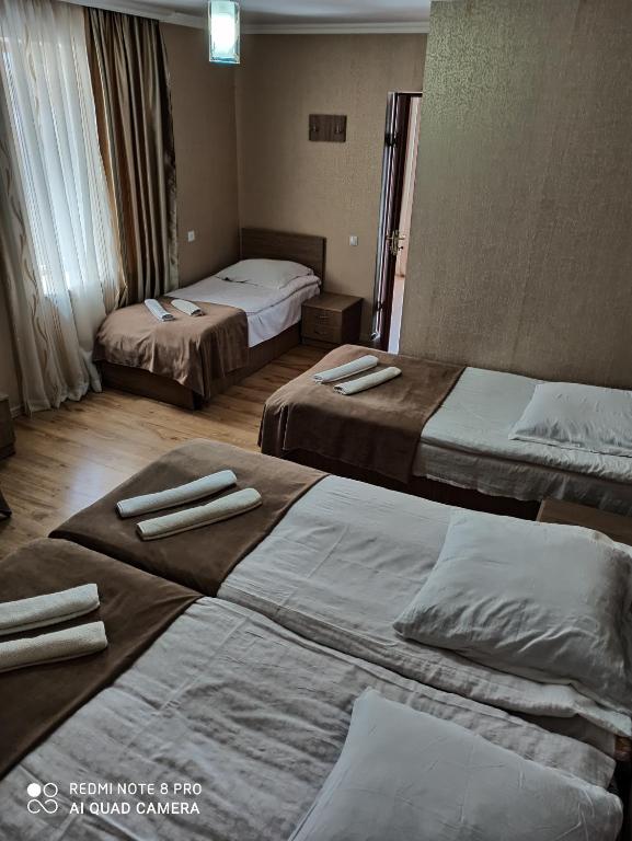 Postel nebo postele na pokoji v ubytování Guest House on V. Pshavela 50