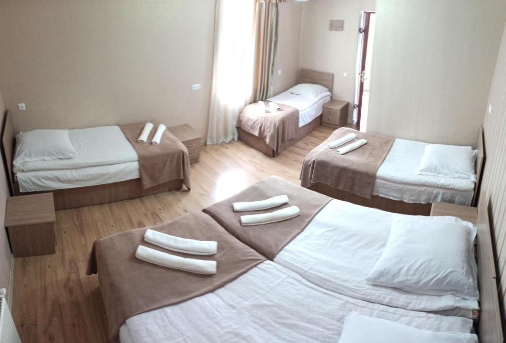 Postel nebo postele na pokoji v ubytování Guest House on V. Pshavela 50