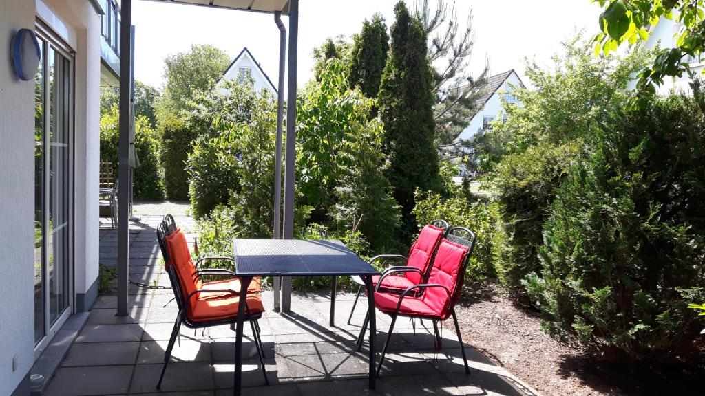 a table and four chairs on a patio at Wellental in Breege