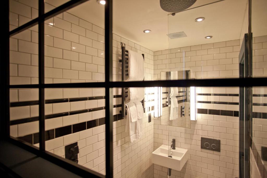 The Dean Dublin - Resim 6