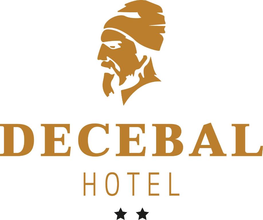 ビストリツァにあるHotel Decebal Bistritaの脱落ロゴ