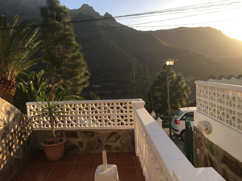 a balcony with a view of a mountain at Casa del Sol in Agaete