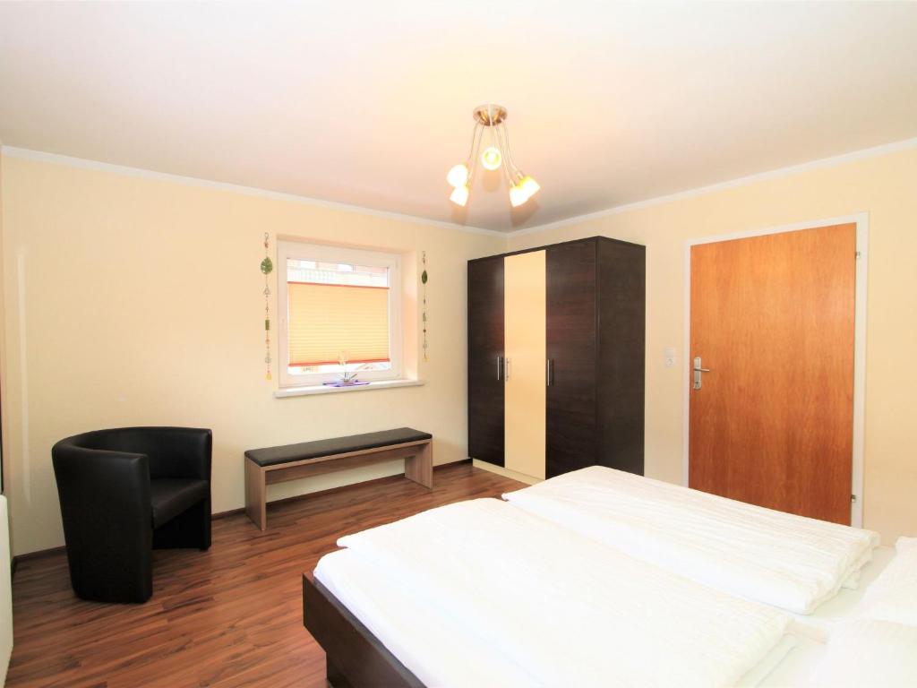 Postel nebo postele na pokoji v ubytování Apartment Heidi-2 by Interhome