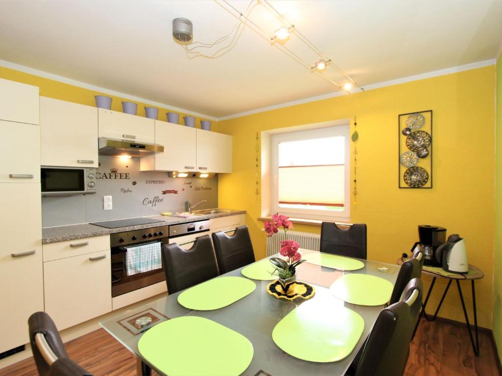 Kuchyň nebo kuchyňský kout v ubytování Apartment Heidi-2 by Interhome