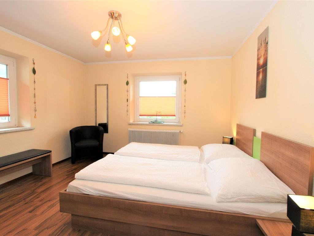 Postel nebo postele na pokoji v ubytování Apartment Heidi-2 by Interhome