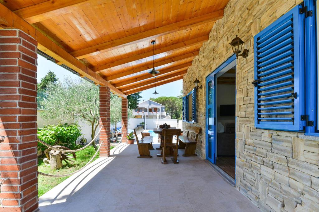 Patio alebo iná vonkajšia časť ubytovania Apartments Crno
