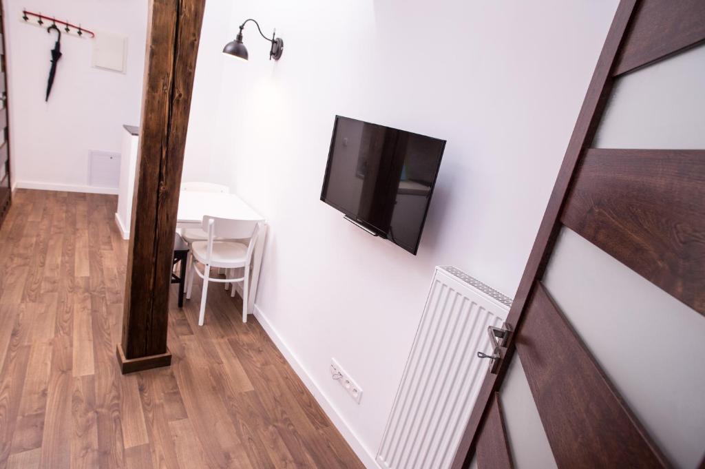 TV a/nebo společenská místnost v ubytování Mirror Apartments