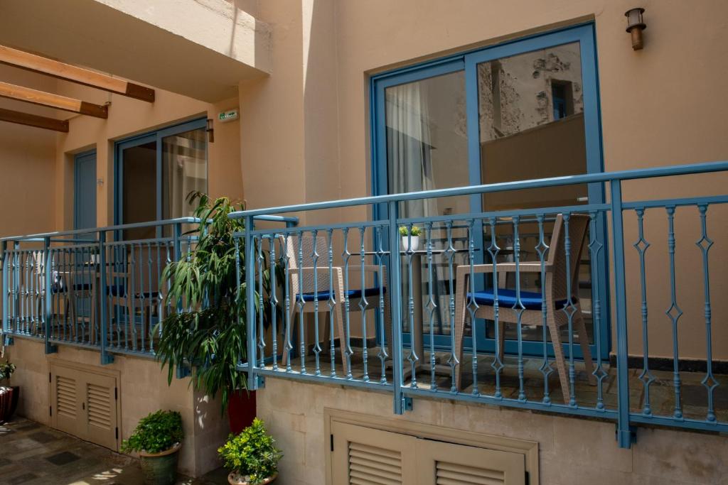 Balkón nebo terasa v ubytování Captain's House Hotel Suites & Apartments