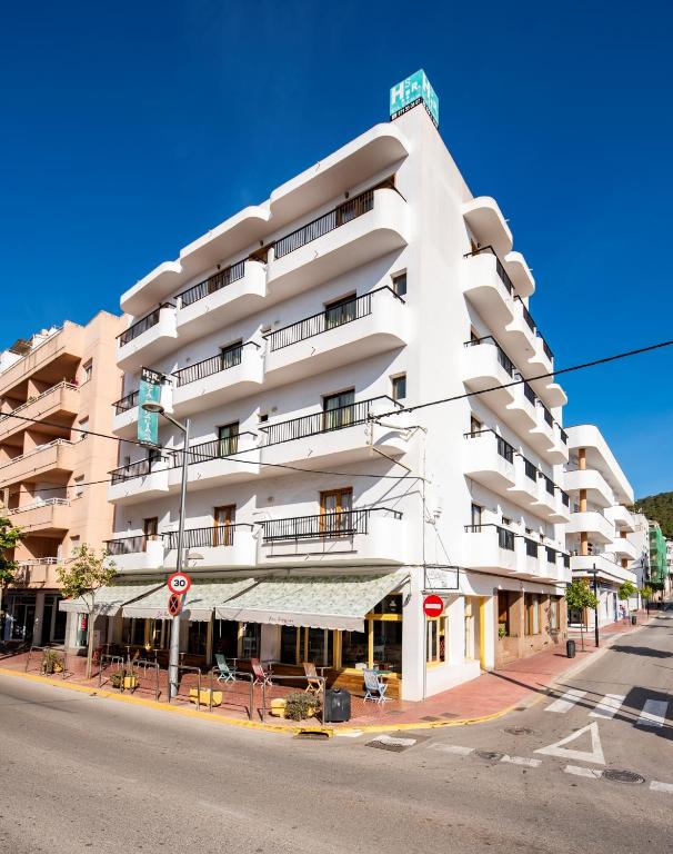 Hostal y Apartamentos Santa Eulalia, Santa Eulària des Riu ...