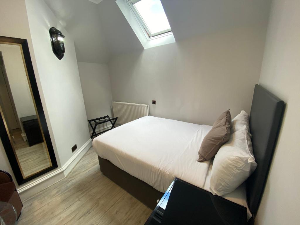 No6 West Coates - Budget Double Room